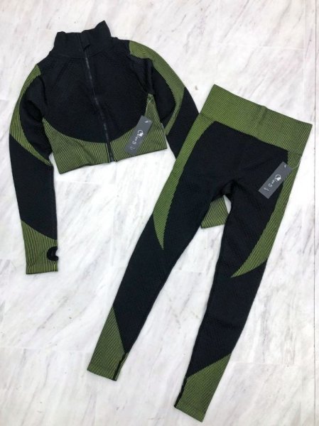 画像4: 【宅急便コンパクト対応】★Color5 #3208 SEAMLESS《BLACK×VOLT》zip-up長袖クロップトップス×2wayハイウエストレギンスセットアップ★ (4)