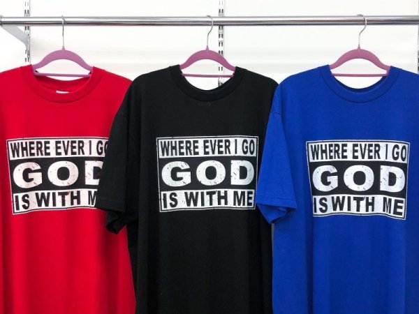 画像1: 残り2XLのみ！【宅急便コンパクト/ネコポス対応】《全3カラー》☆WHERE EVER I GO GOD IS WITH ME Tシャツ☆ (1)